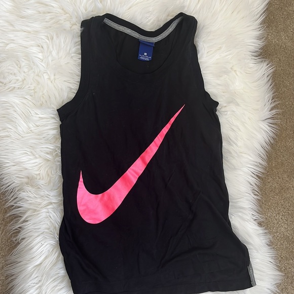 Nike top - Picture 2 of 3